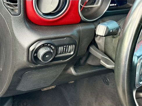 Used 2021 Jeep Wrangler Rubicon image 11