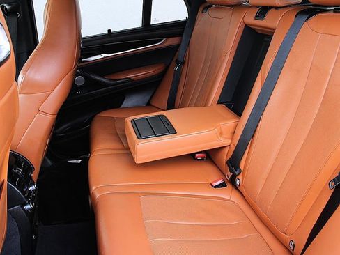 Used 2015 BMW X5 M image 18