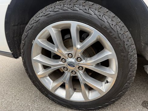 Used 2019 Ford Expedition Limited w/ Equipment Group 302A AWD/4WD image 9