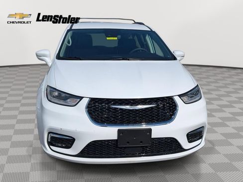Used 2022 Chrysler Pacifica Touring-L FWD image 8