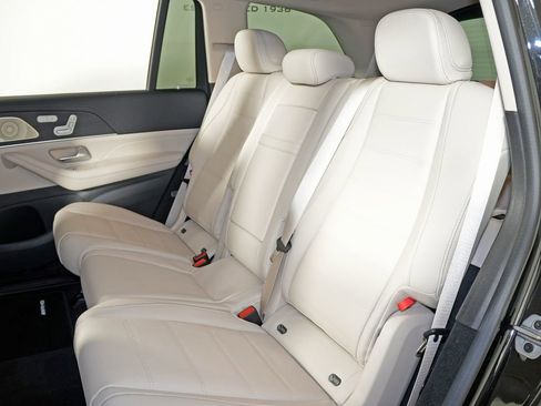 Certified 2026 Mercedes-Benz GLS 450 4MATIC image 33