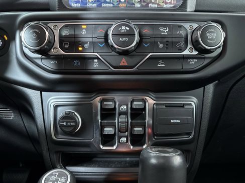 Used 2021 Jeep Wrangler Unlimited Sahara w/ Cold Weather Group image 27