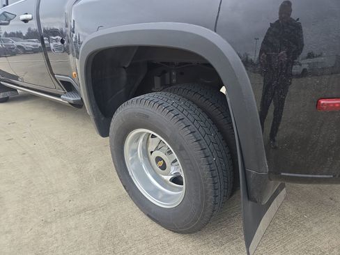 Used 2023 Chevrolet Silverado 3500 High Country image 11