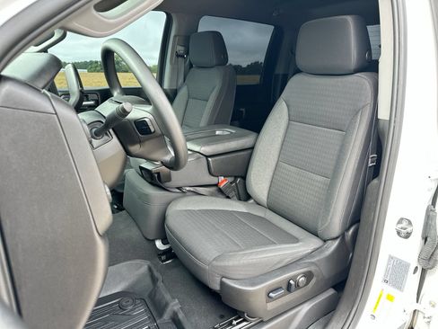 Used 2023 Chevrolet Silverado 2500 Custom w/ Custom Convenience Package AWD/4WD image 11