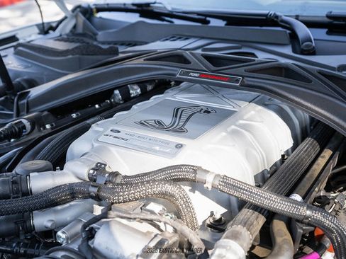 Used 2022 Ford Mustang Shelby GT500 w/ Carbon Fiber Track Pack image 18