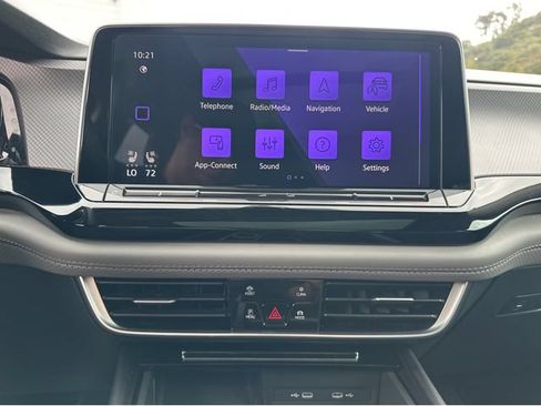 Used 2024 Volkswagen Atlas Peak Edition SE AWD/4WD image 28