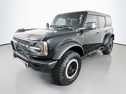 Used 2023 Ford Bronco Badlands image 3