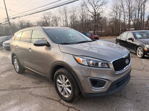 Used 2016 Kia Sorento LX image 9