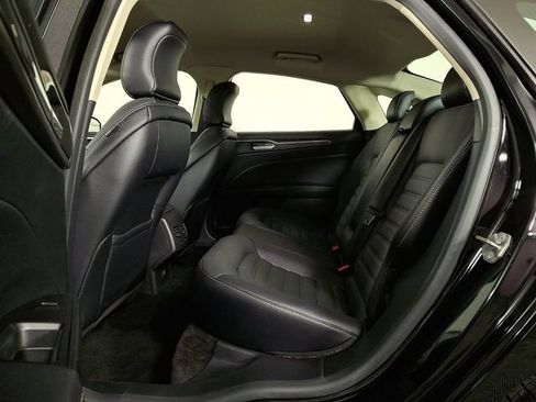 Used 2018 Ford Fusion SE w/ Fusion SE Technology Package FWD image 13