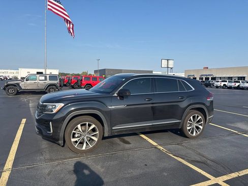 Used 2025 Volkswagen Atlas Cross Sport SEL Premium R-Line AWD/4WD image 3