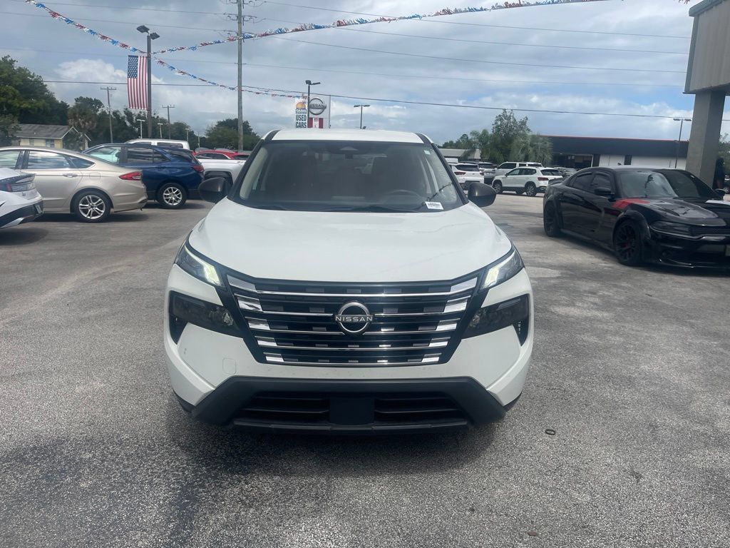 Used 2024 Nissan Rogue S FWD image 3