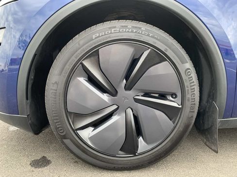 Used 2026 Tesla Model Y 2WD image 10