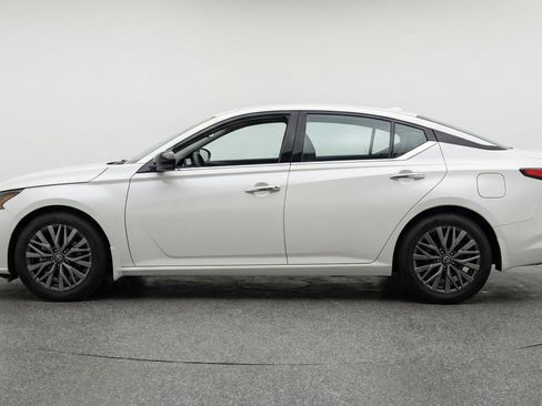 Used 2025 Nissan Altima 2.5 SV image 5