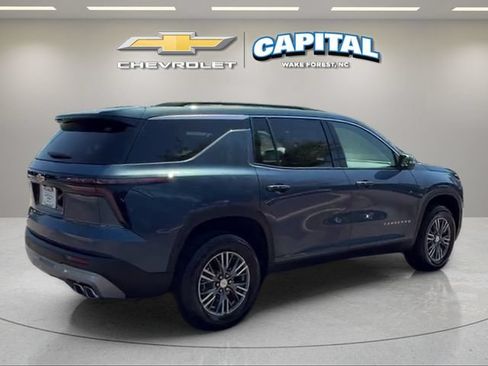 Used 2025 Chevrolet Traverse LT FWD image 5