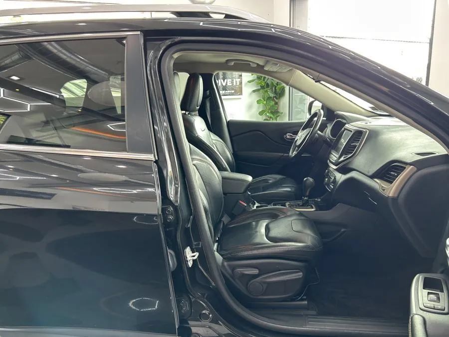 Used 2016 Jeep Cherokee Limited AWD/4WD image 15