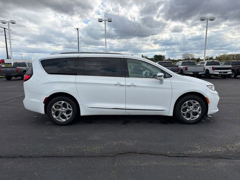 Used 2021 Chrysler Pacifica Limited w/ Premium & Safety Sphere Group AWD/4WD image 6