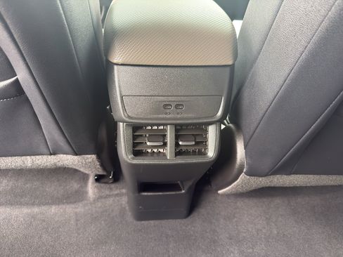 Used 2025 Chevrolet Equinox LT w/ Convenience Package II image 31