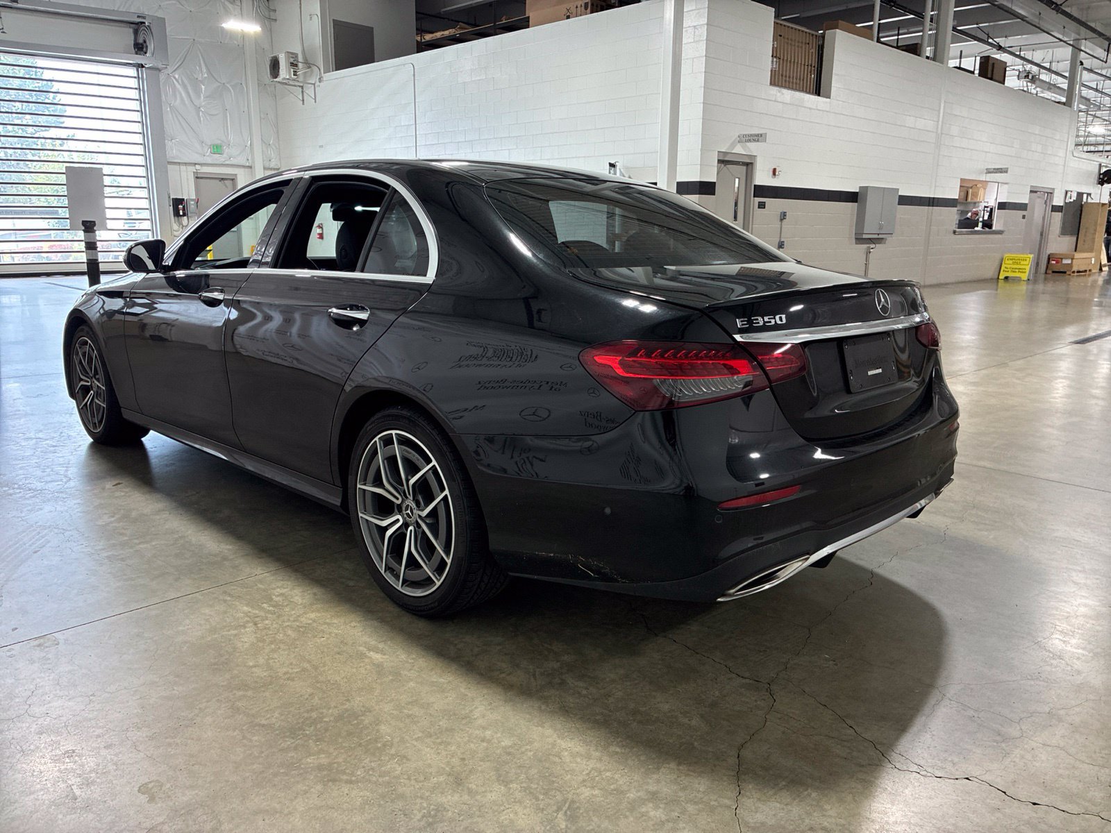 Used 2021 Mercedes-Benz E 350 4MATIC Sedan image 3