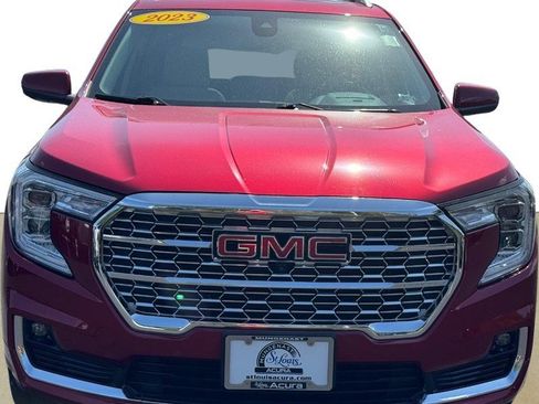 Used 2023 GMC Terrain Denali w/ Denali Premium Package AWD/4WD image 10