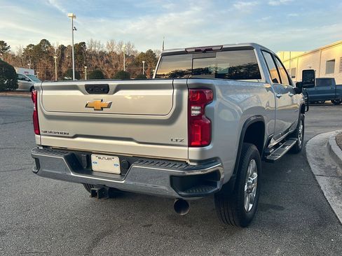 Used 2022 Chevrolet Silverado 2500 LTZ w/ LTZ Convenience Package image 10