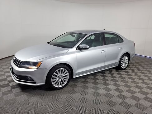 Used 2016 Volkswagen Jetta SEL FWD image 2