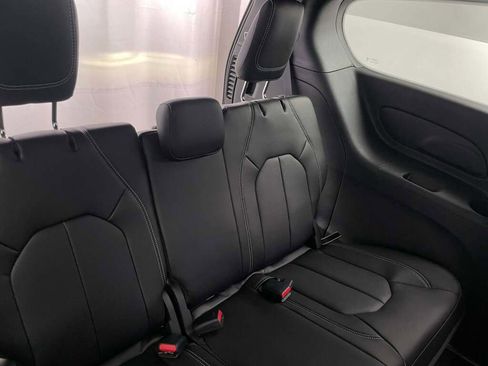 New 2026 Chrysler Pacifica Select image 38