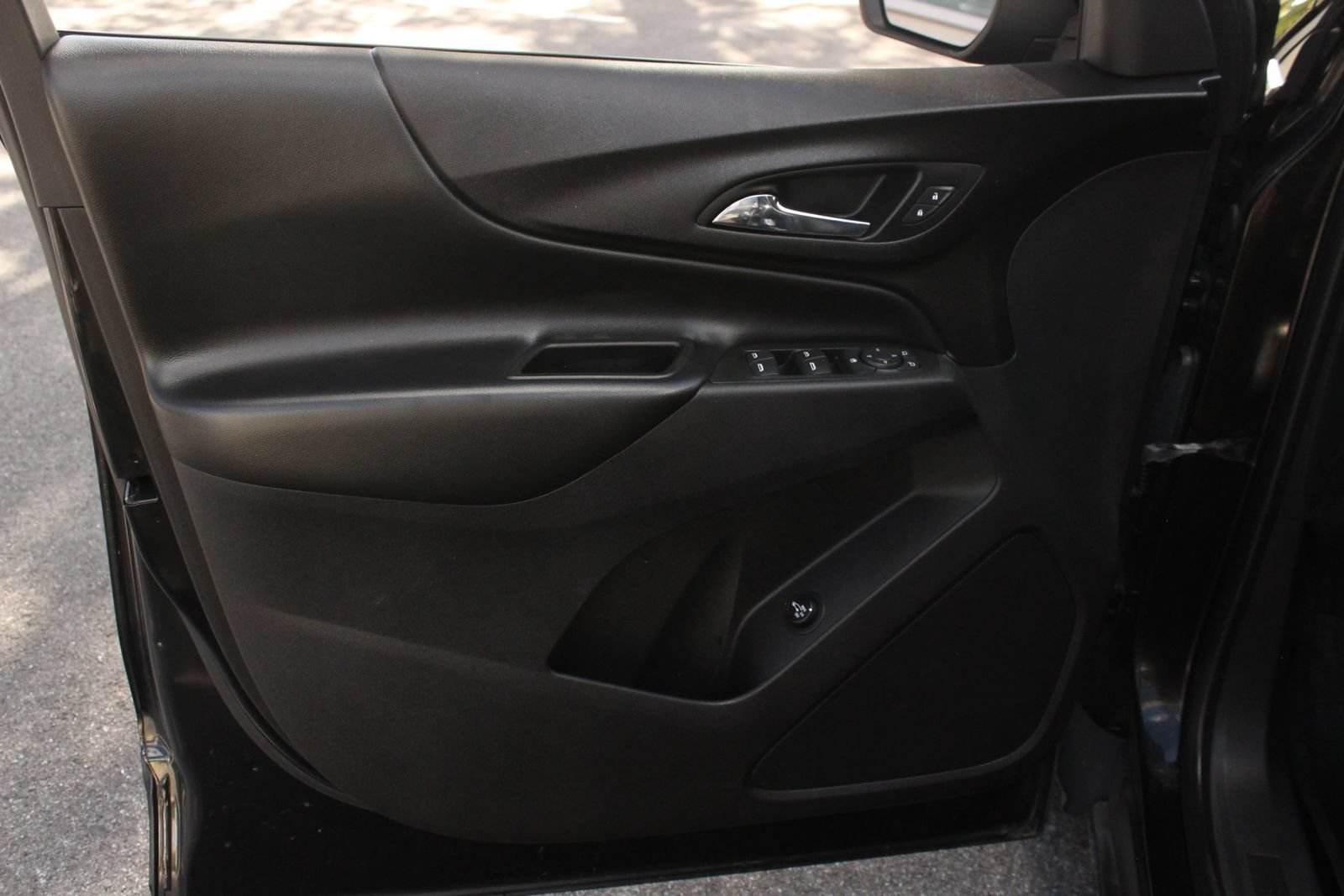 Used 2020 Chevrolet Equinox LT w/ Driver Convenience Package FWD image 15