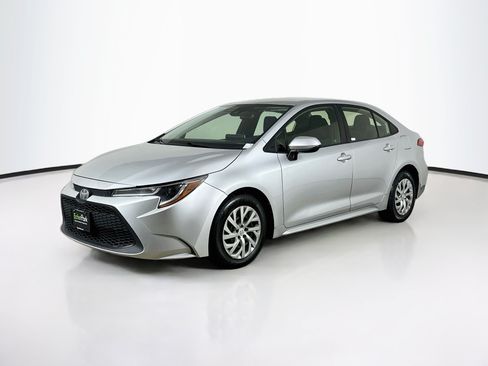 Used 2020 Toyota Corolla LE FWD image 3