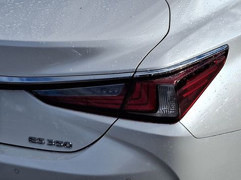 Used 2024 Lexus ES 350 w/ Premium Package image 10