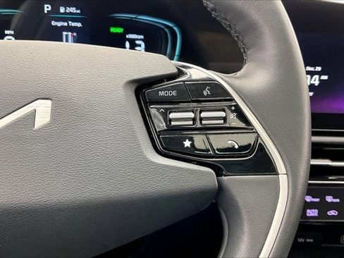 Used 2023 Kia Niro SX image 21