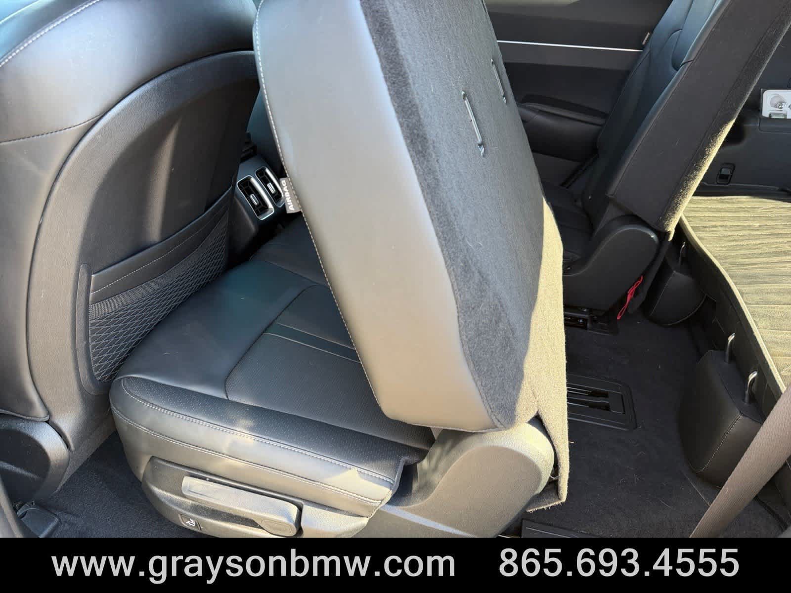 Used 2024 Kia Sorento S w/ Panoramic Sunroof Package FWD image 16