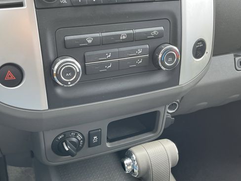 Used 2015 Nissan Frontier SL image 28