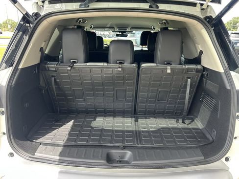 Used 2024 Nissan Pathfinder SL image 11