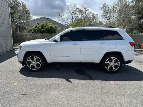 Used 2018 Jeep Grand Cherokee Limited RWD image 3