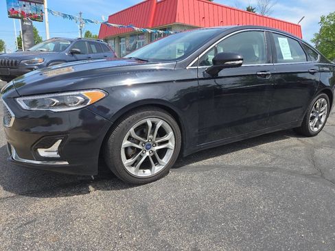Used 2020 Ford Fusion Titanium FWD image 2