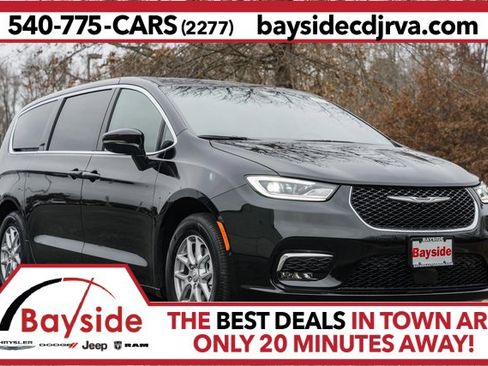 New 2026 Chrysler Pacifica Select image 1