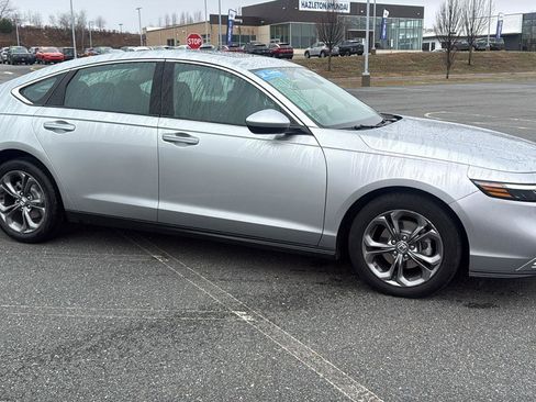 Used 2024 Honda Accord EX image 3