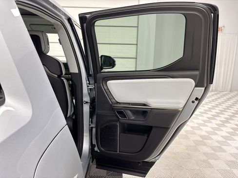 Used 2023 Rivian R1T Adventure image 19