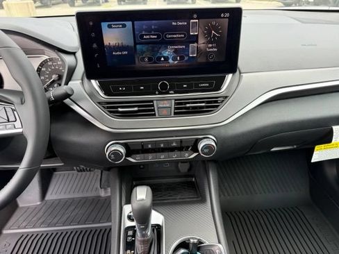 New 2026 Nissan Altima 2.5 SR AWD/4WD image 21
