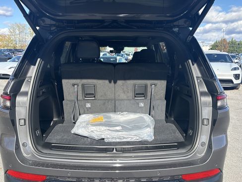 New 2025 Jeep Grand Cherokee L Limited w/ Trailer Tow Package AWD/4WD image 13