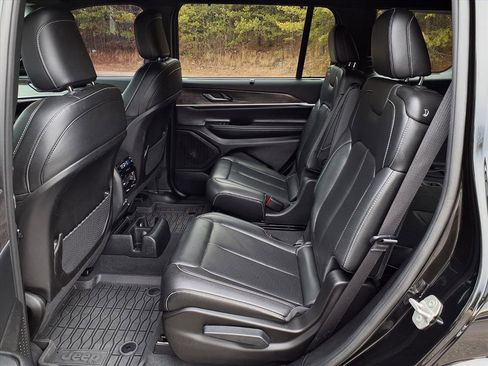 Used 2024 Jeep Grand Cherokee L Limited w/ Luxury Tech Group II image 11