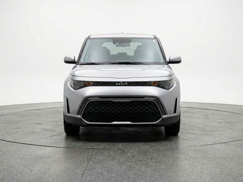 Used 2025 Kia Soul LX w/ LX Technology Package FWD image 2