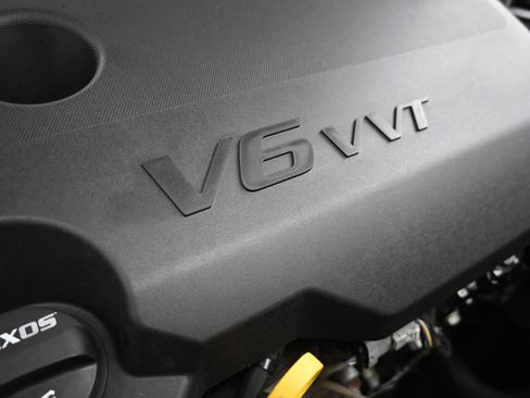 Used 2023 Chevrolet Traverse LS w/ Safety Package image 32