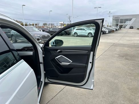 Used 2024 Audi Q3 2.0T Premium image 29