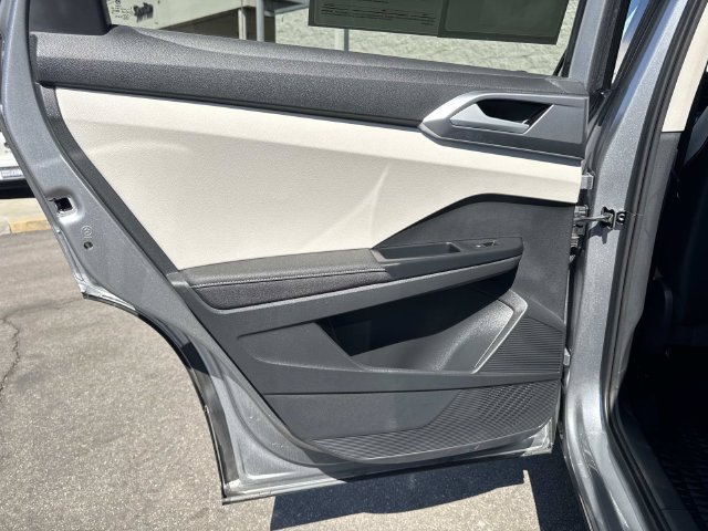 Certified 2025 Volkswagen Taos SE FWD image 26