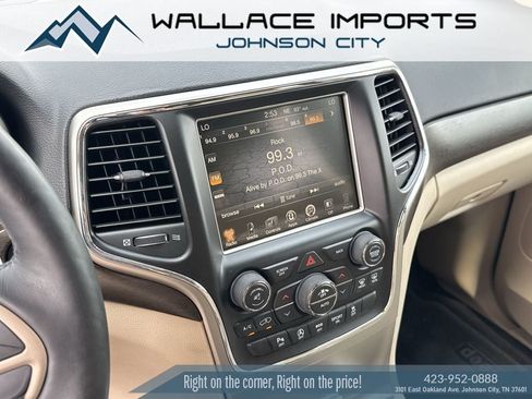Used 2017 Jeep Grand Cherokee Laredo w/ Quick Order Package 23E AWD/4WD image 22