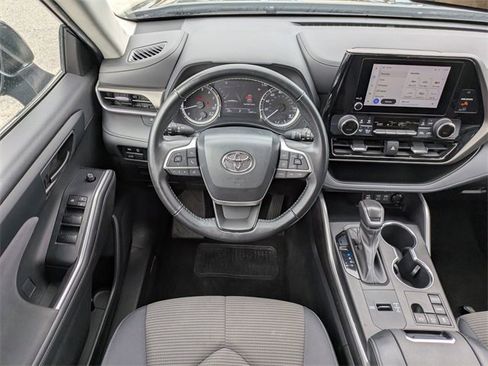 Used 2023 Toyota Highlander LE image 16