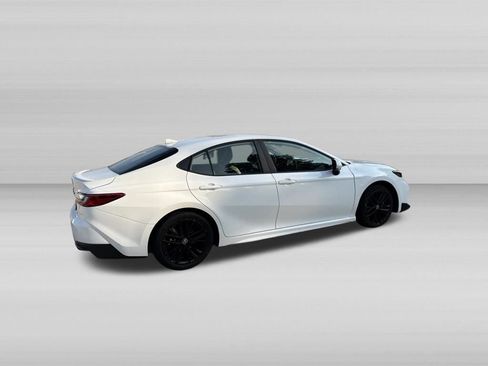 Used 2025 Toyota Camry LE FWD image 5