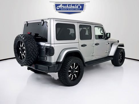 Used 2018 Jeep Wrangler Unlimited Sahara w/ Uconnect 4C Nav & Sound Group image 8
