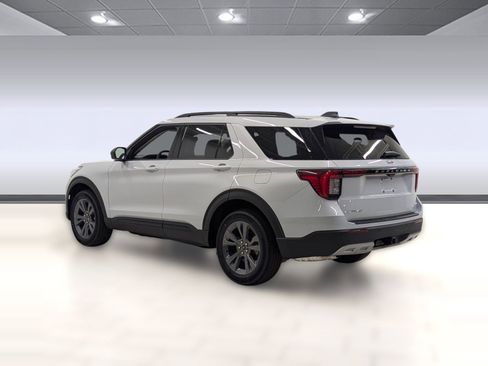 New 2026 Ford Explorer Active w/ Active Comfort Package image 2